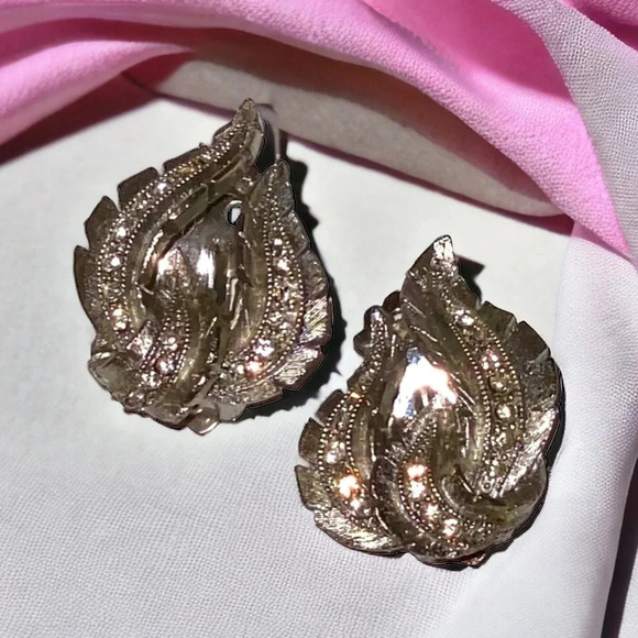 Vintage Jewelry - Vintage Rhinestone Leaf Leaves Silver Tone Clip On Earrings